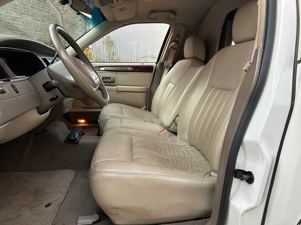 Lincoln Town Car 4,6 V8 Signature (Limousine) 204 PS 2003, 62-NG-XN Youngtimer
