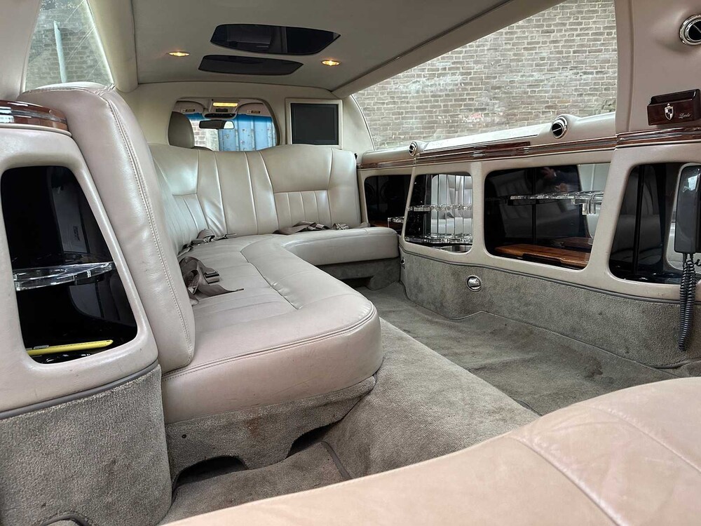 Lincoln Town Car 4,6 V8 Signature (Limousine) 204 PS 2003, 62-NG-XN Youngtimer