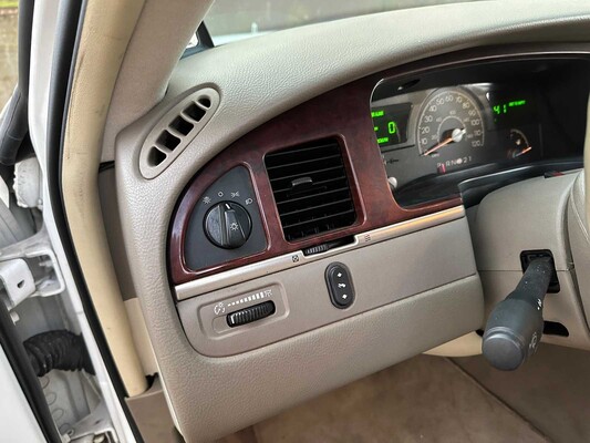 Lincoln Town Car 4.6 V8 Signature (Limousine) 204pk 2003, 62-NG-XN Youngtimer