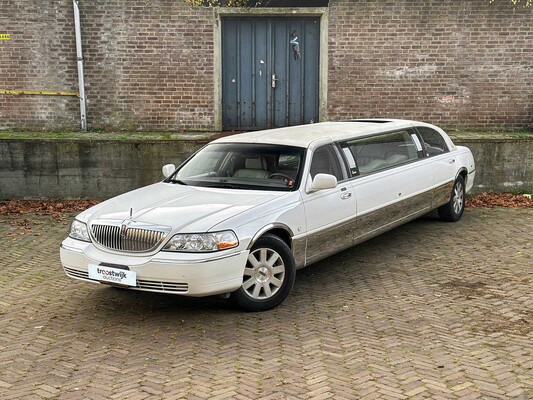 Lincoln Town Car 4.6 V8 Signature (Limousine) 204pk 2003, 62-NG-XN Youngtimer