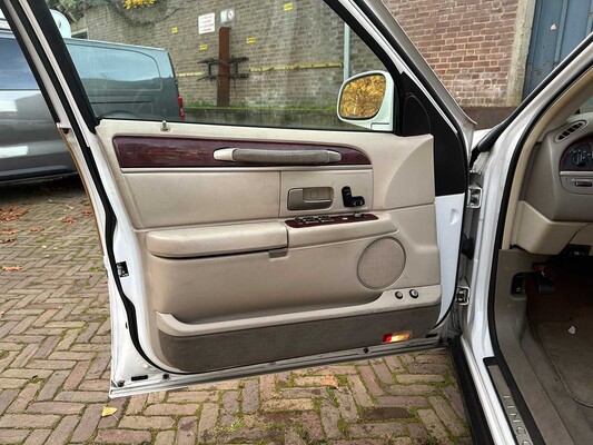 Lincoln Town Car 4,6 V8 Signature (Limousine) 204 PS 2003, 62-NG-XN Youngtimer