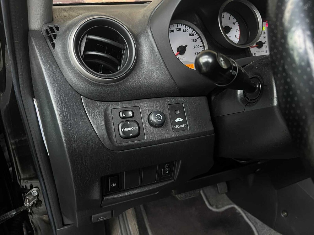 Toyota RAV4 2.0-16V VVT-i Sol (Automatic) 150hp 2004, 76-HFB-9 Youngtimer