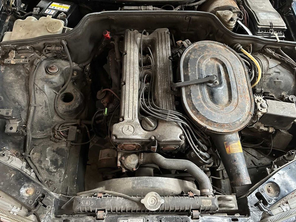 Mercedes-Benz 280 SEL 