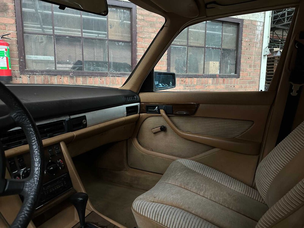 Mercedes-Benz 280 SEL 