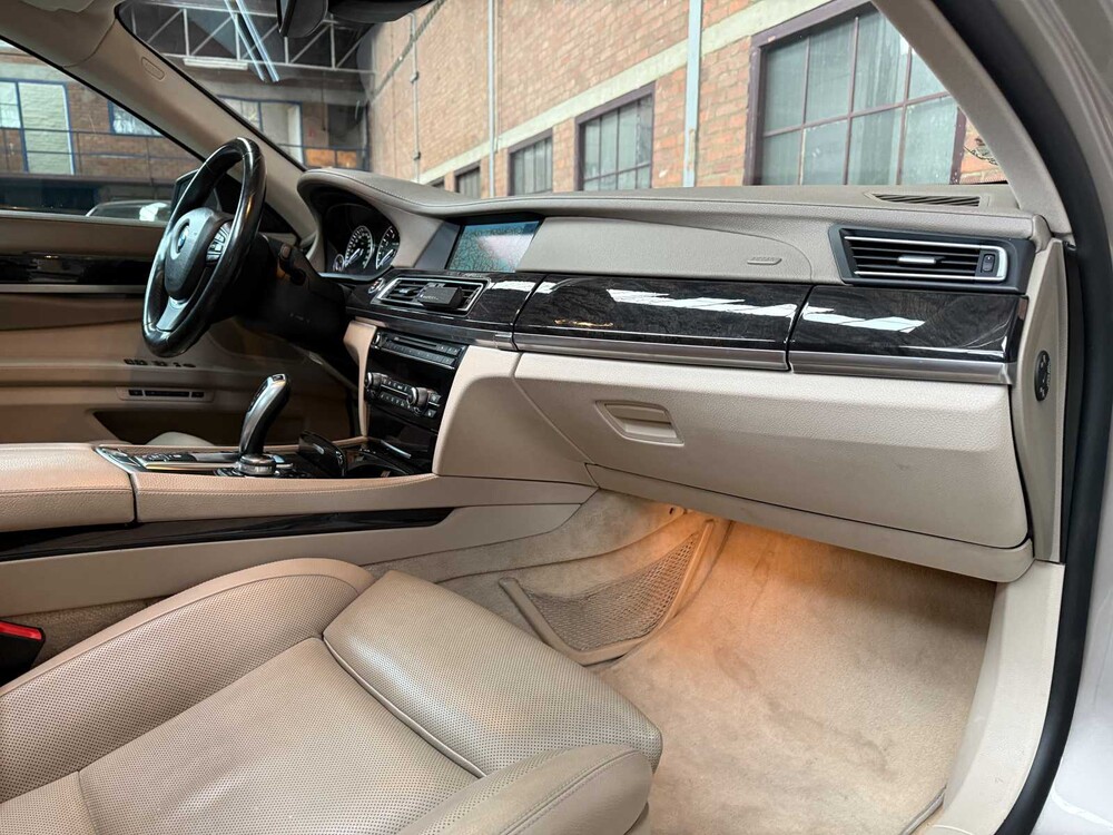 BMW 750i xDrive High 4.4 V8 Executive 408pk 2010 7-Serie, L-524-ZV