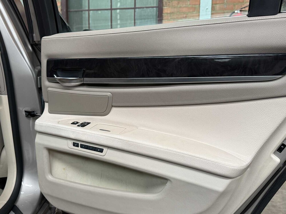 BMW 750i xDrive High 4.4 V8 Executive 408pk 2010 7-Serie, L-524-ZV