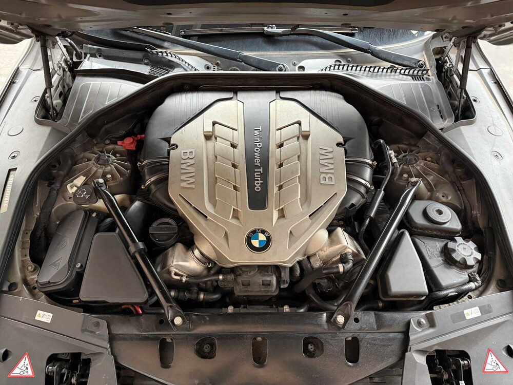 BMW 750i xDrive High 4.4 V8 Executive 408hp 2010 7-Series, L-524-ZV