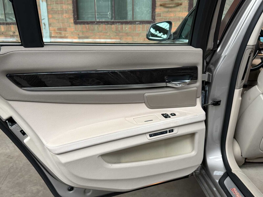 BMW 750i xDrive High 4.4 V8 Executive 408hp 2010 7-Series, L-524-ZV