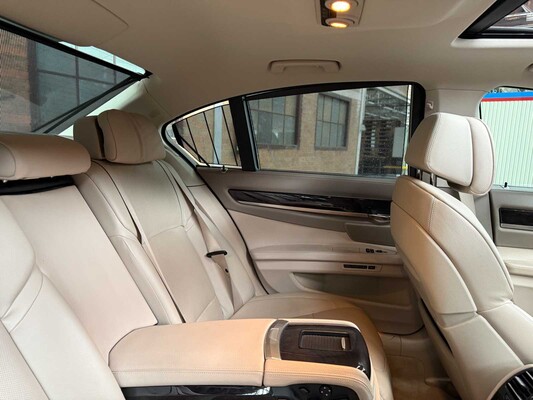 BMW 750i xDrive High 4.4 V8 Executive 408pk 2010 7-Serie, L-524-ZV
