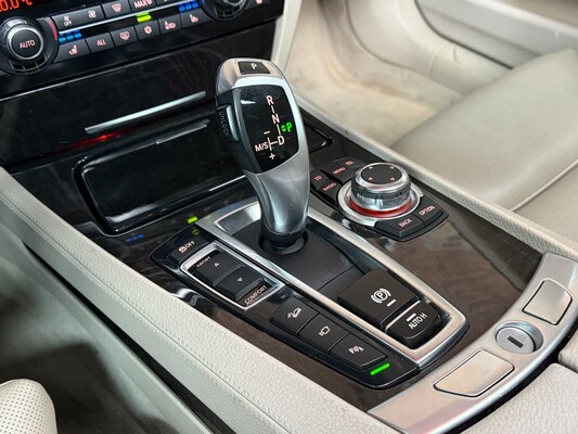 BMW 750i xDrive High 4.4 V8 Executive 408pk 2010 7-Serie, L-524-ZV