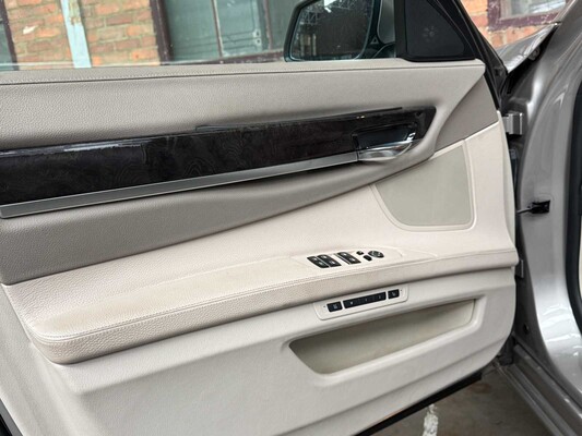 BMW 750i xDrive High 4.4 V8 Executive 408pk 2010 7-Serie, L-524-ZV