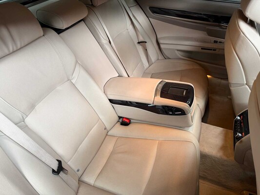 BMW 750i xDrive High 4.4 V8 Executive 408hp 2010 7-Series, L-524-ZV