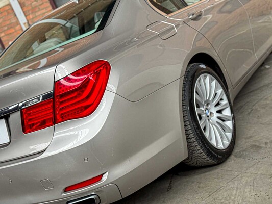 BMW 750i xDrive High 4.4 V8 Executive 408hp 2010 7-Series, L-524-ZV