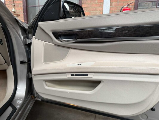 BMW 750i xDrive High 4.4 V8 Executive 408hp 2010 7-Series, L-524-ZV