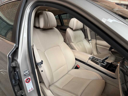 BMW 750i xDrive High 4.4 V8 Executive 408hp 2010 7-Series, L-524-ZV