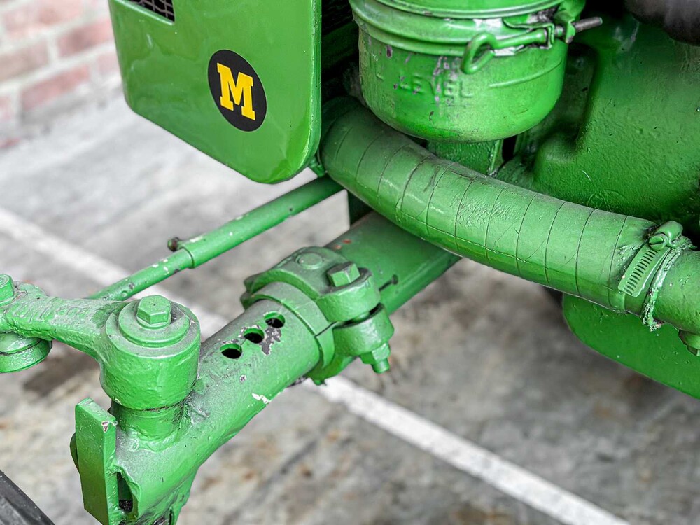 John Deere Model M 2-Zylinder 20 PS Traktor-Oldtimer von 1952