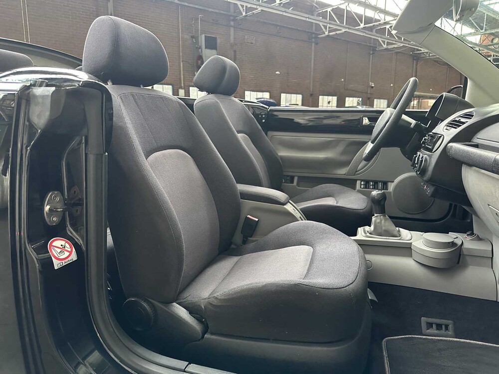 Volkswagen New Beetle Cabriolet 1.4 Turijn 75pk 2003, TH-271-J