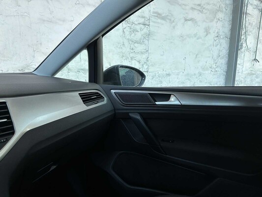 Volkswagen Golf Sportsvan 1.0 TSI Highline 110pk 2018, N-155-RT