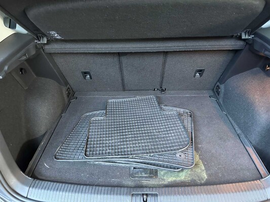 Volkswagen Golf Sportsvan 1.0 TSI Highline 110pk 2018, N-155-RT