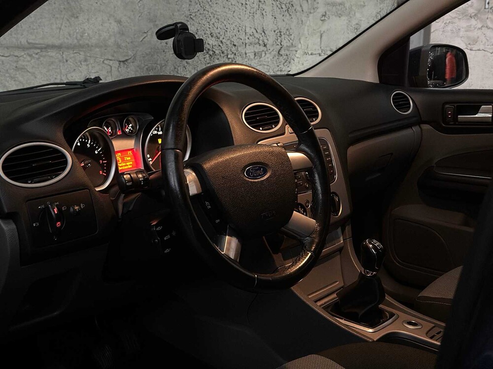 Ford Focus Kombi 1,6 Comfort 101 PS 2012, 01-SZV-4