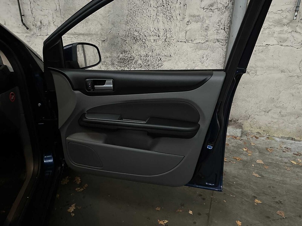 Ford Focus Kombi 1,6 Comfort 101 PS 2012, 01-SZV-4