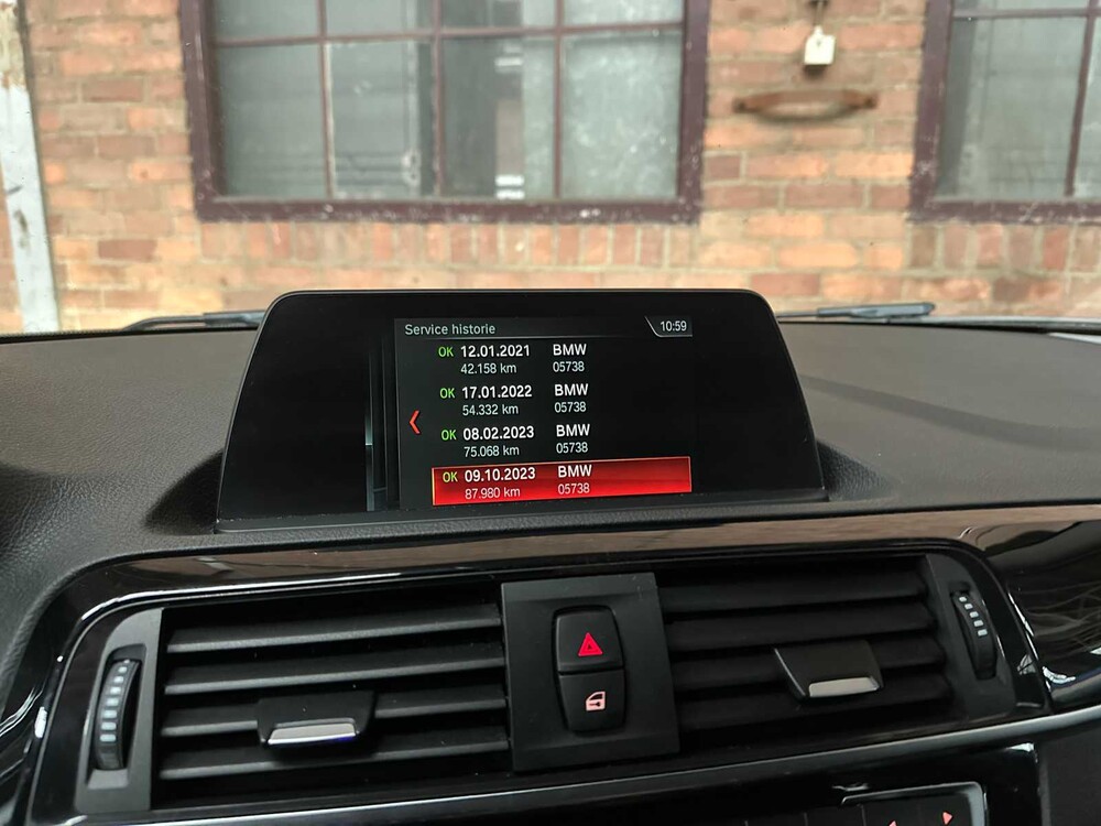 BMW 118i Corporate Lease High Executive 1-serie 136PK 2018