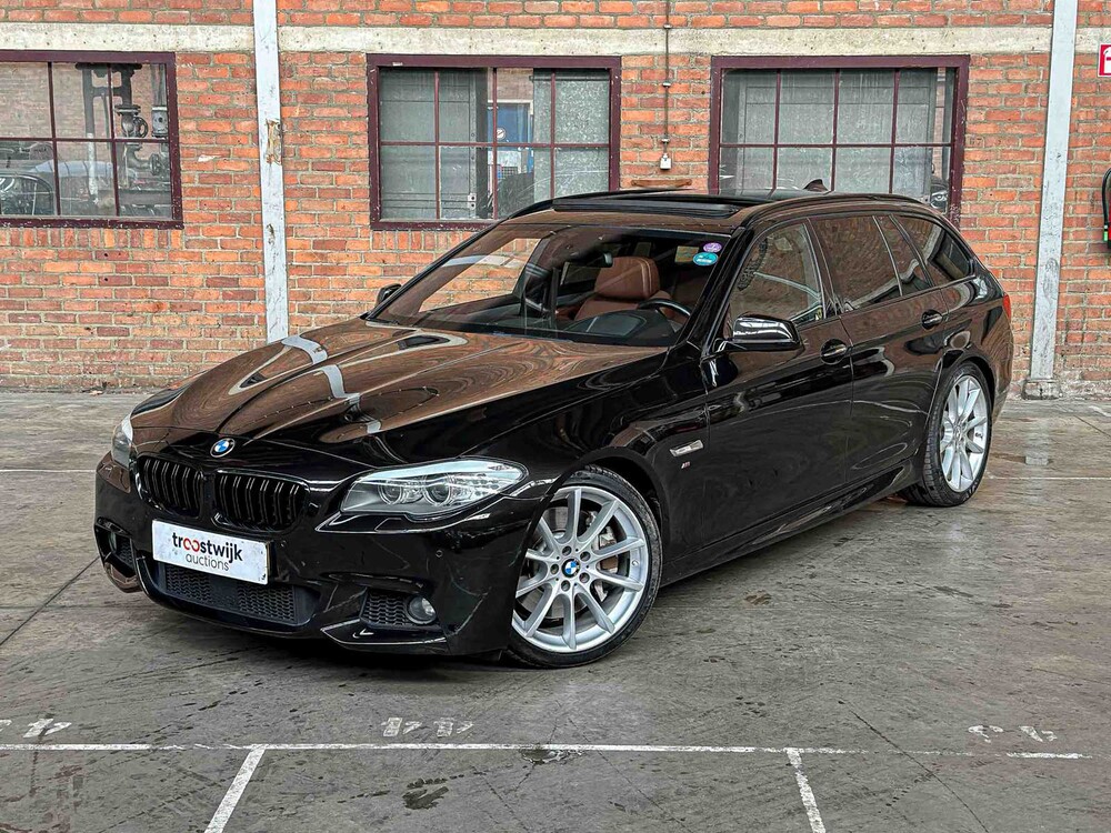 BMW 550i 4.4 V8 High Executive M-Sport F11 408pk 2011 5-serie Touring, HP-259-J