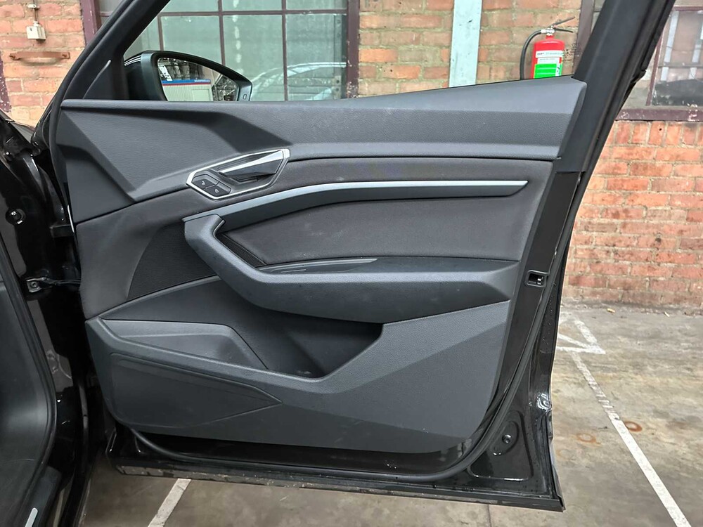 Audi e-tron 50 Quattro Edition 71 kWh 313pk 2020 (Origineel-NL + 1e Eigenaar), J-904-HF