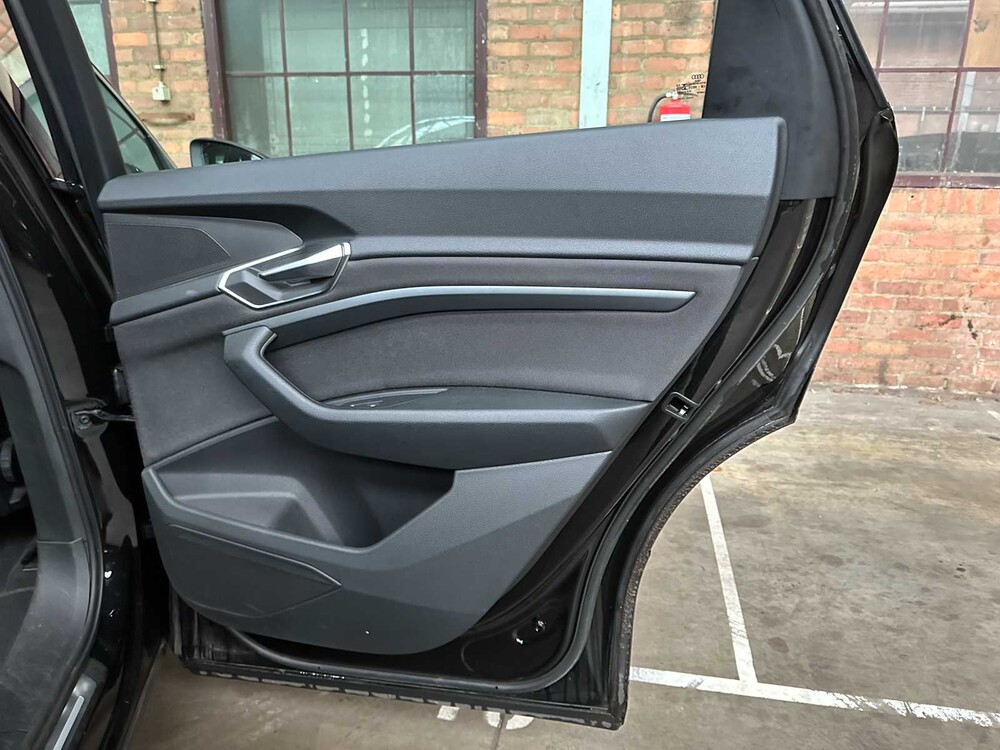 Audi e-tron 50 Quattro Edition 71 kWh 313pk 2020 (Origineel-NL + 1e Eigenaar), J-904-HF