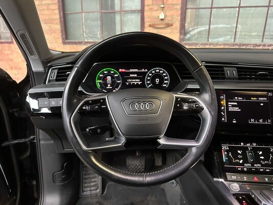 Audi e-tron 50 Quattro Edition 71 kWh 313pk 2020 (Origineel-NL + 1e Eigenaar), J-904-HF