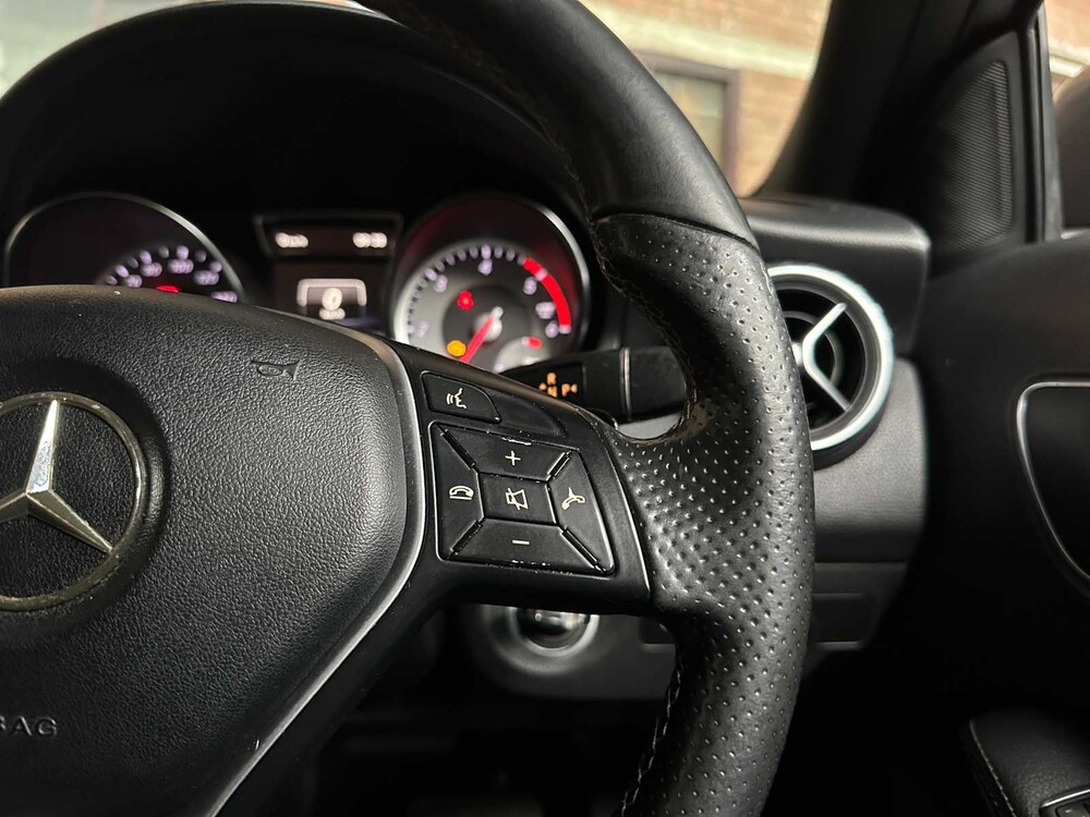 Mercedes-Benz GLA200 CDI Ambition 136pk 2015 GLA-klasse, N-761-BJ