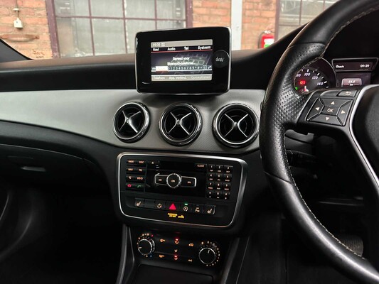 Mercedes-Benz GLA200 CDI Ambition 136pk 2015 GLA-klasse, N-761-BJ