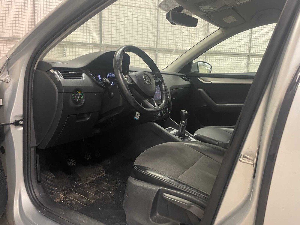 Skoda Octavia Combi 1.6 TDI Clever ed. 116PS 2018 (Original-NL), XD-037-P