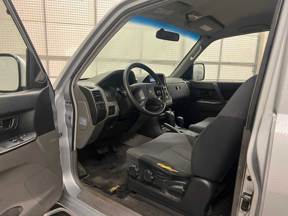 Mitsubishi Pajero 3.2 Di-D GLX HR 160hp 2004 (Original-NL), 32-BL-DK