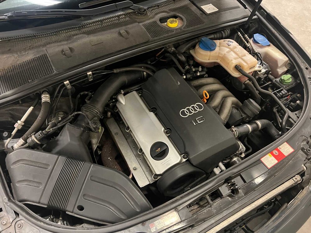 Audi A4 Limousine 1.6 Exclusive 102pk 2003 (Origineel-NL), 83-LS-JL Youngtimer