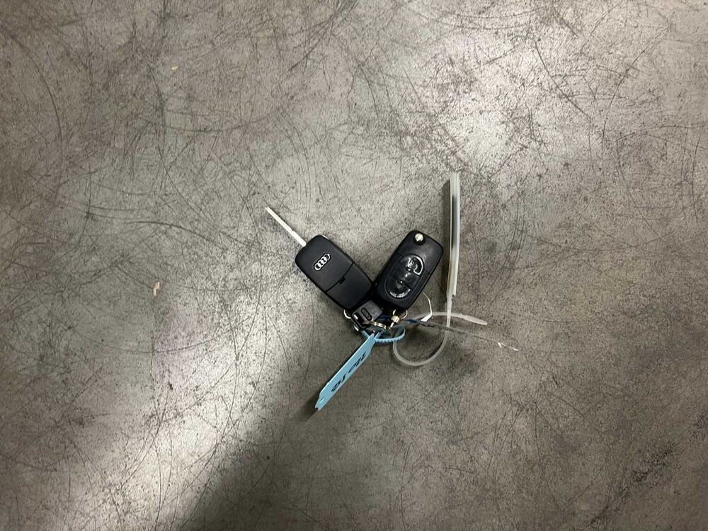 Audi A4 Limousine 1.6 Exclusive 102pk 2003 (Origineel-NL), 83-LS-JL Youngtimer