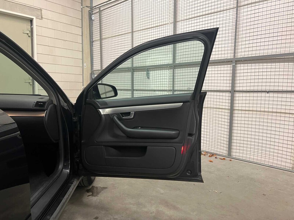 Audi A4 Limousine 1.6 Exclusive 102pk 2003 (Origineel-NL), 83-LS-JL Youngtimer