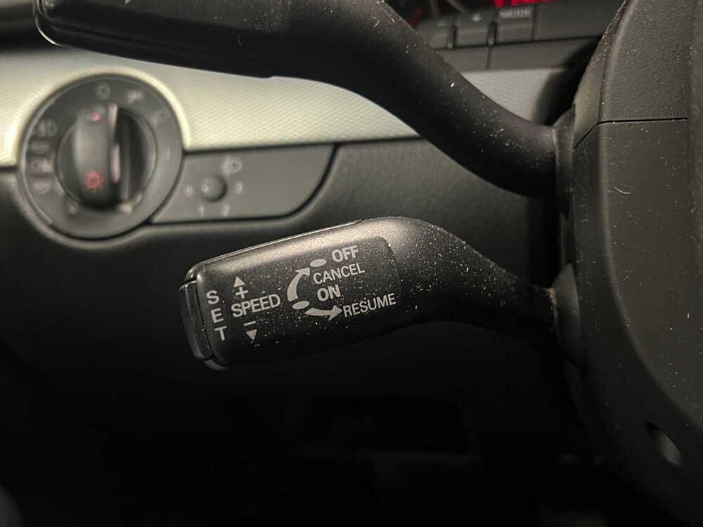 Audi A4 Limousine 1.6 Exclusive 102pk 2003 (Origineel-NL), 83-LS-JL Youngtimer