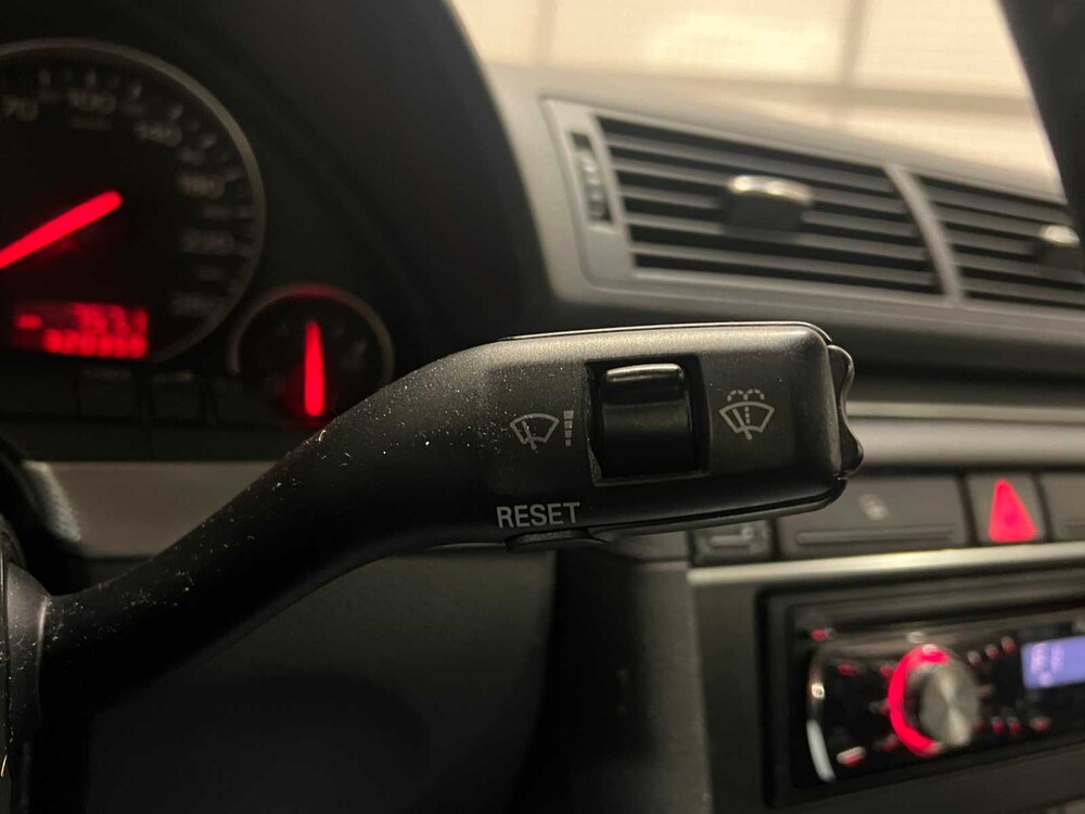 Audi A4 Limousine 1.6 Exclusive 102pk 2003 (Origineel-NL), 83-LS-JL Youngtimer