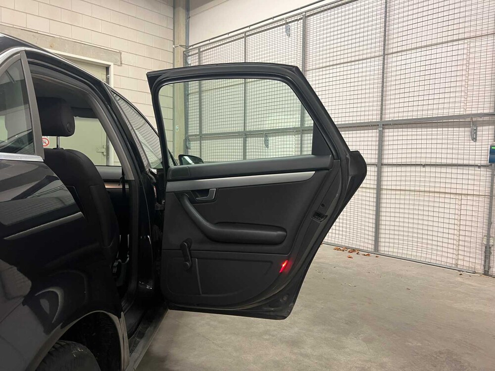 Audi A4 Limousine 1.6 Exclusive 102pk 2003 (Origineel-NL), 83-LS-JL Youngtimer