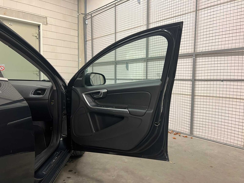 Volvo V60 1.6 D2 Summum 114pk 2013 (Origineel-NL), SX-575-L