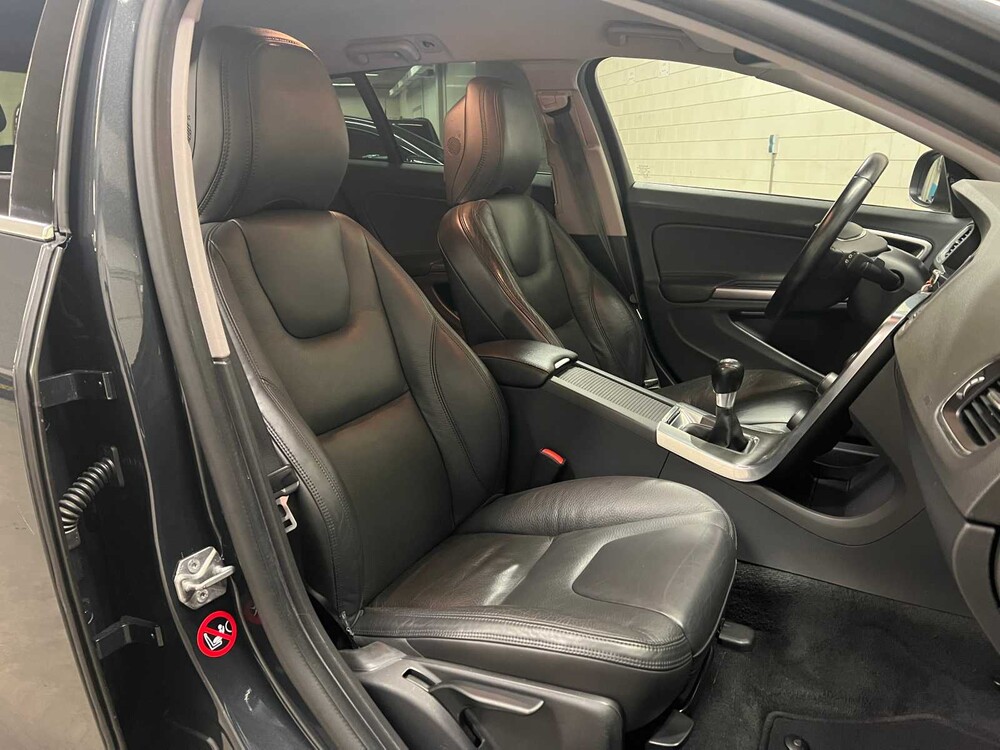 Volvo V60 1.6 D2 Summum 114pk 2013 (Origineel-NL), SX-575-L