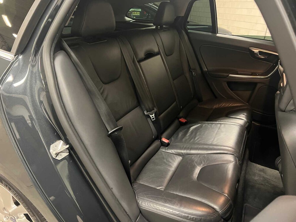 Volvo V60 1.6 D2 Summum 114pk 2013 (Origineel-NL), SX-575-L