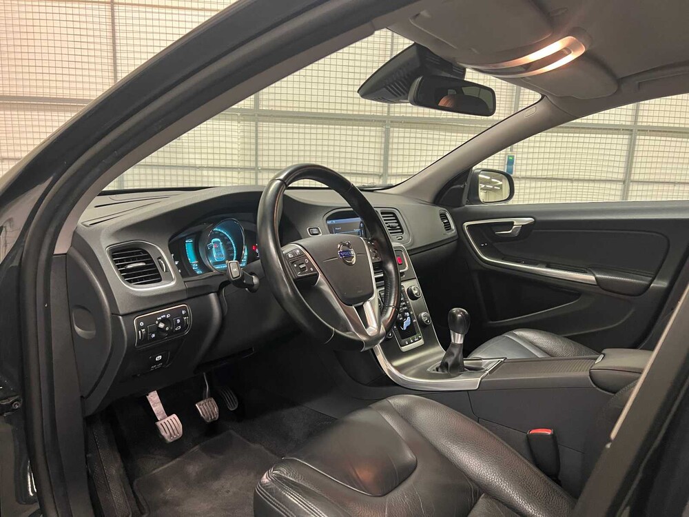Volvo V60 1.6 D2 Summum 114pk 2013 (Origineel-NL), SX-575-L