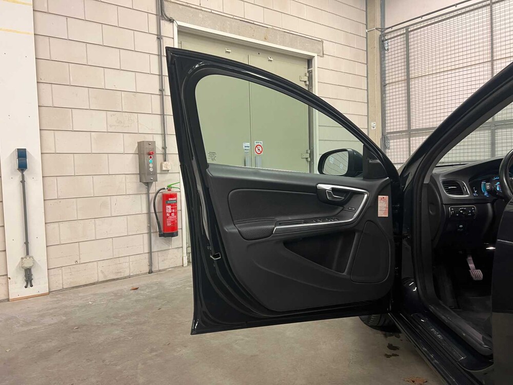 Volvo V60 1.6 D2 Summum 114pk 2013 (Origineel-NL), SX-575-L