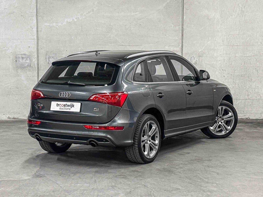 Audi Q5 3.2 FSI V6 Quattro S-line 271pk 2011, 52-XXH-7