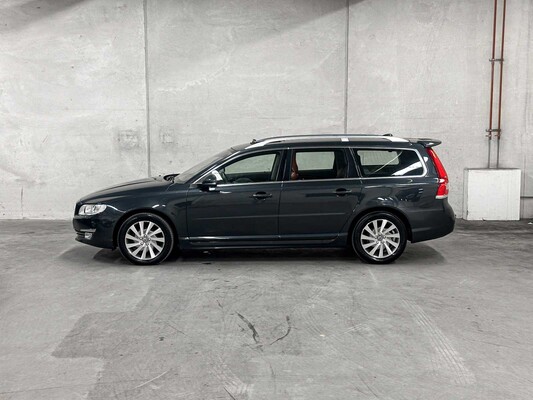 Volvo V70 2.0 D3 Inscription 150hp 2017 (Original-NL), NB-844-H