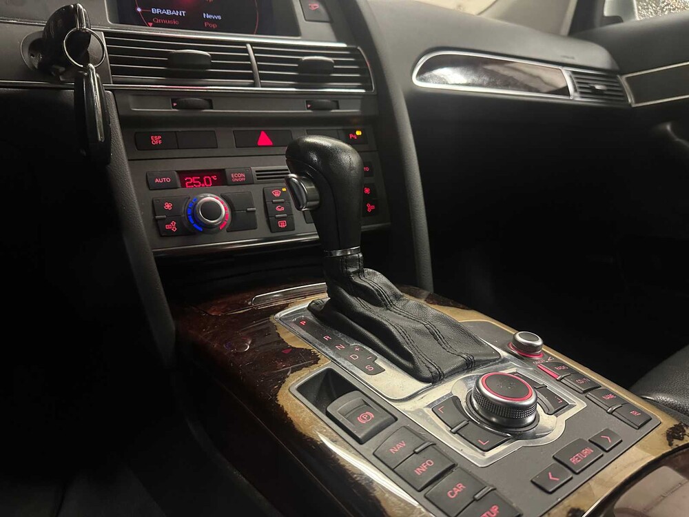 Audi A6 Limousine 2.4 Pro Line 177pk 2004 (Origineel-NL), 03-PP-XT