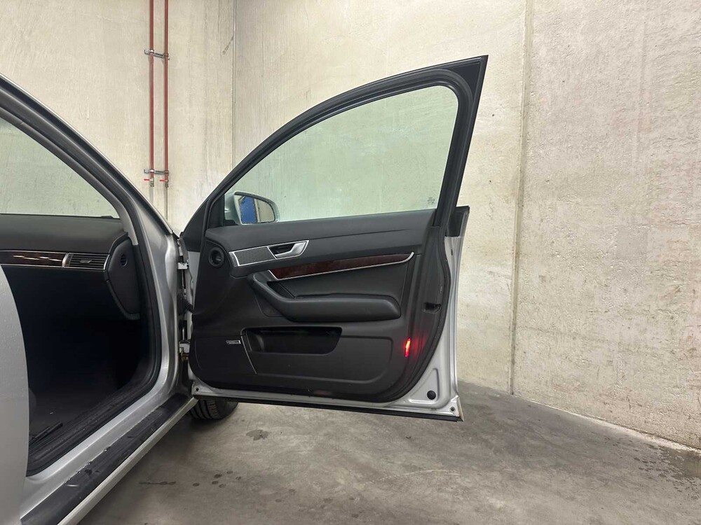 Audi A6 Limousine 2.4 Pro Line 177pk 2004 (Origineel-NL), 03-PP-XT