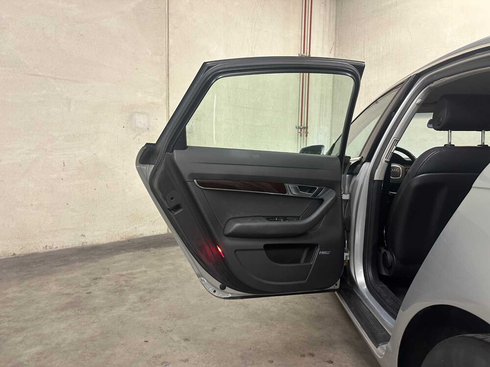 Audi A6 Limousine 2.4 Pro Line 177pk 2004 (Origineel-NL), 03-PP-XT